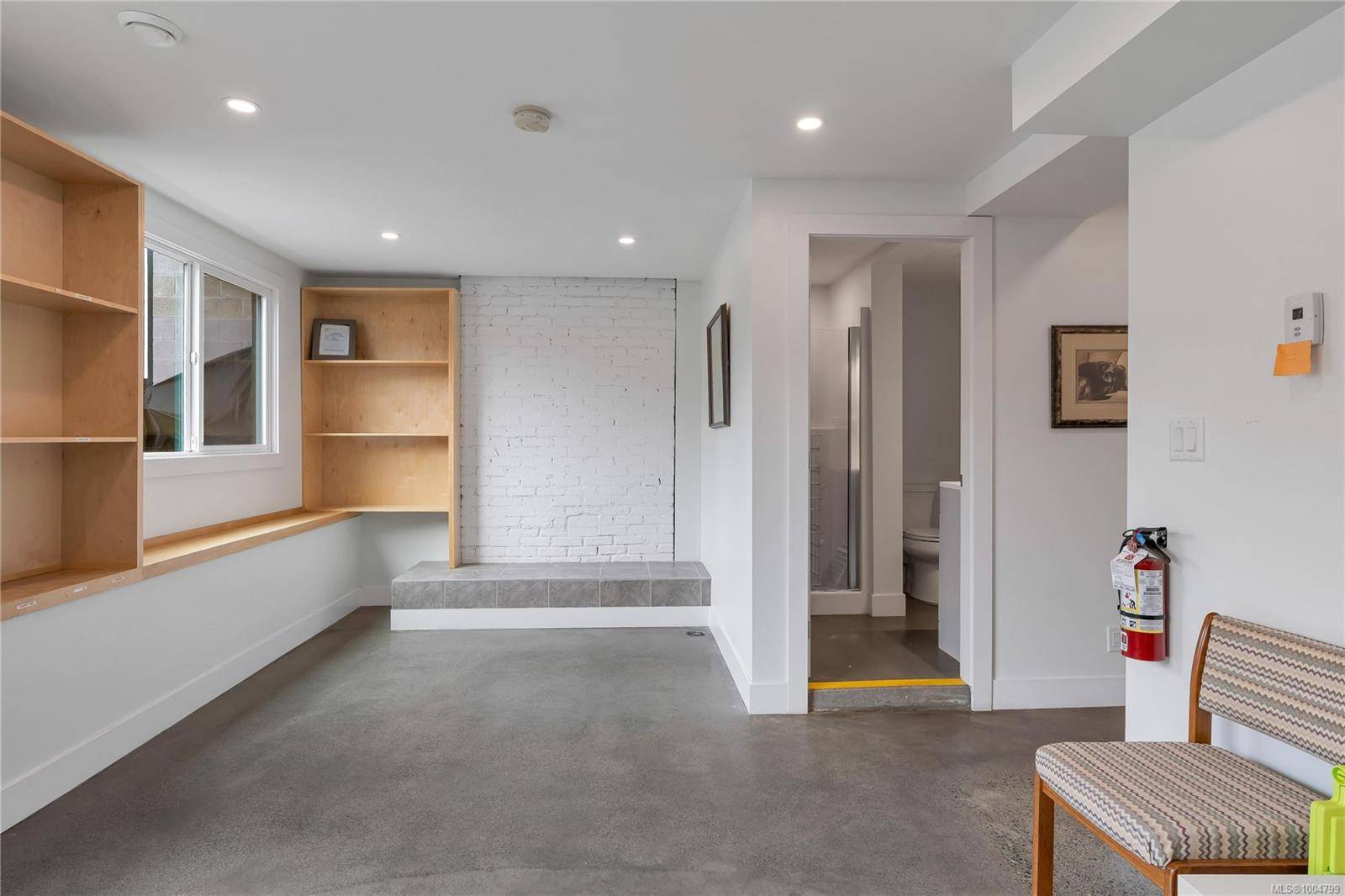 Victoria, BC V8R 4V4,1508 Bank St #1