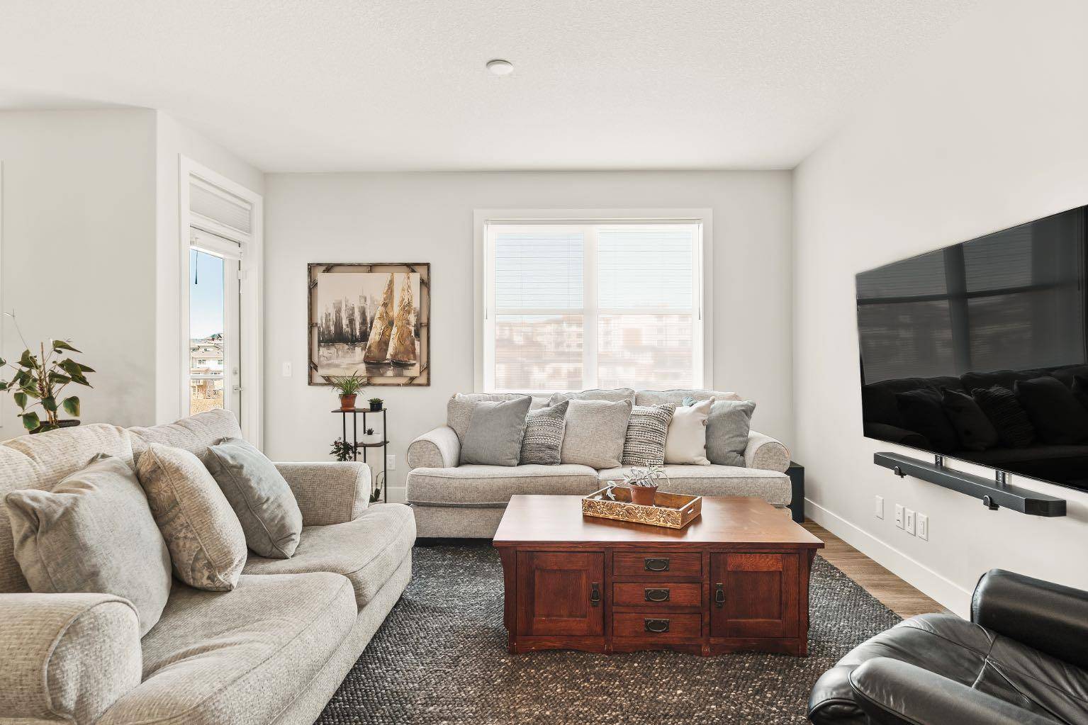 Calgary, AB T3H 6G3,8355 19 AVE SW #212