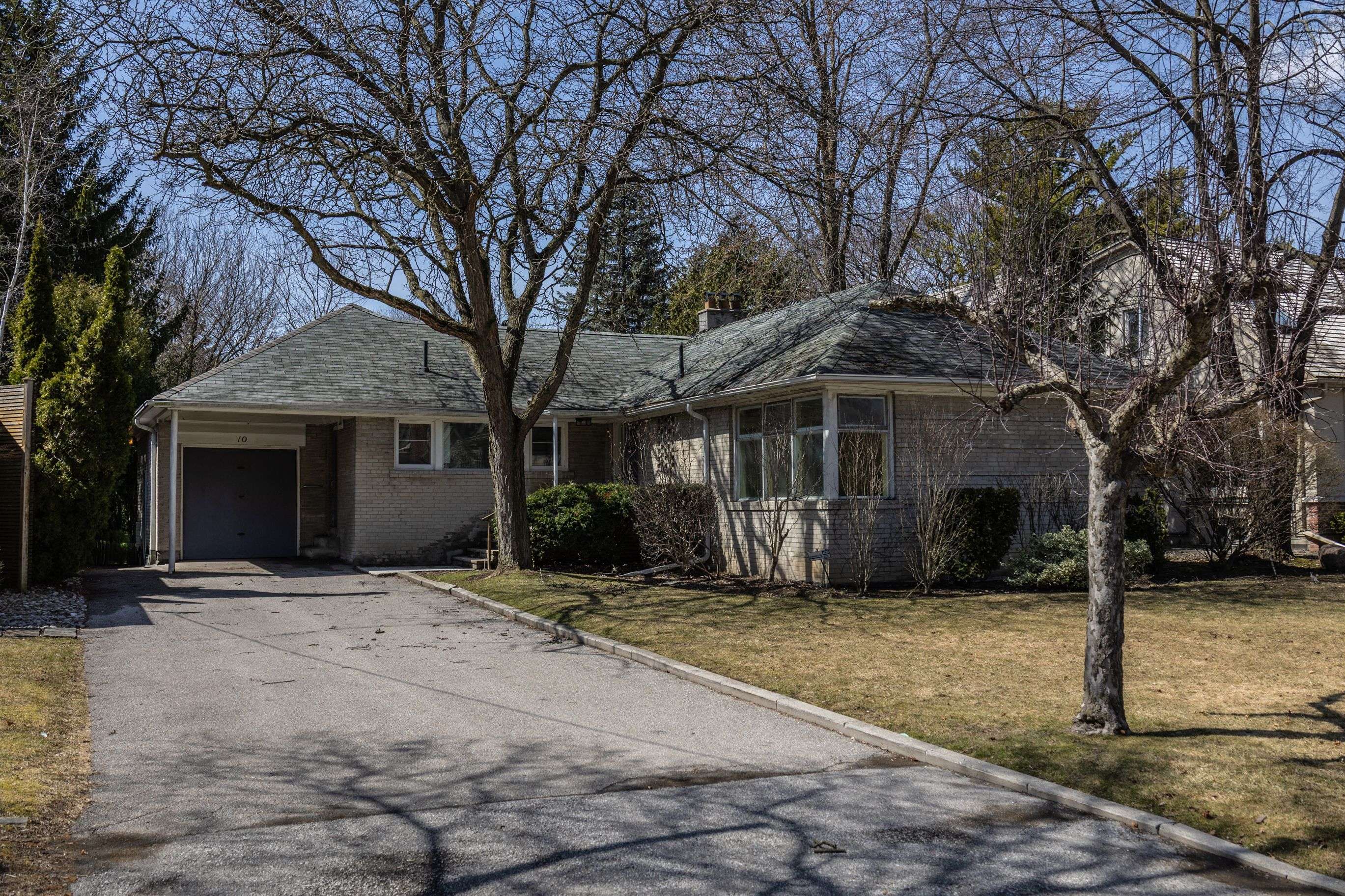 10 Campbell CRES, Toronto C12, ON M2P 1P2