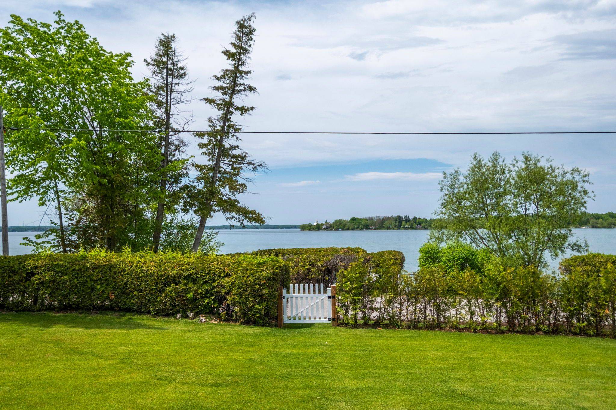 Georgina, ON L4P 3E9,911 Lake DR N
