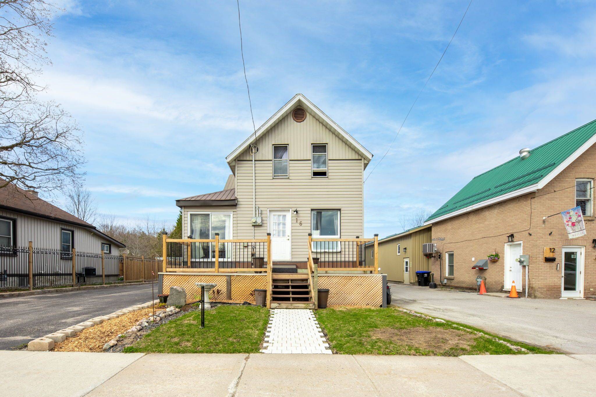 16 fifth ST W, Midland, ON L4R 3V2