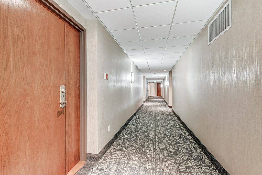 Oakville, ON L6L 6L9,2511 Lakeshore RD W #415