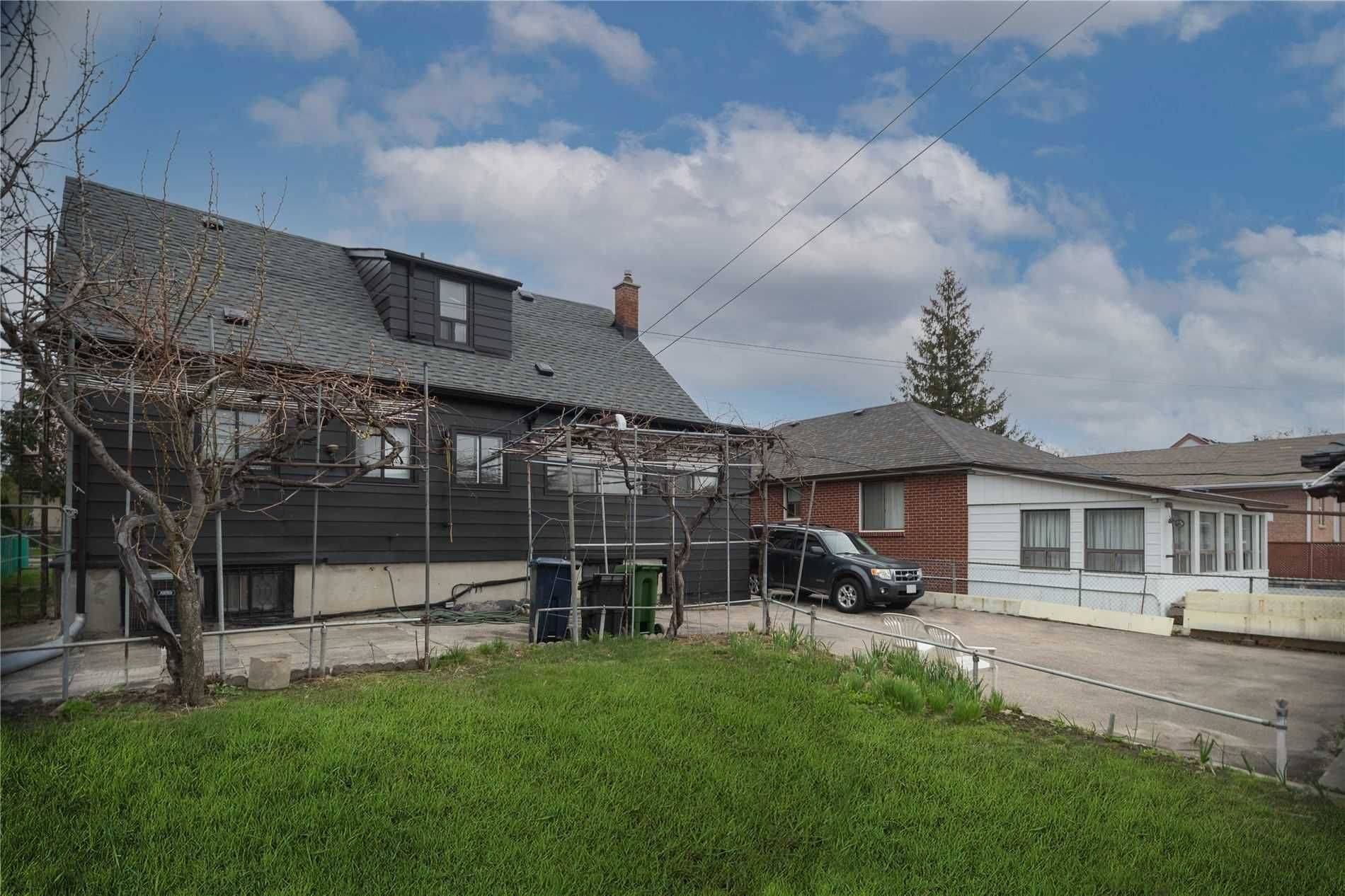 Toronto W04, ON M6B 3Z1,1010 Caledonia RD