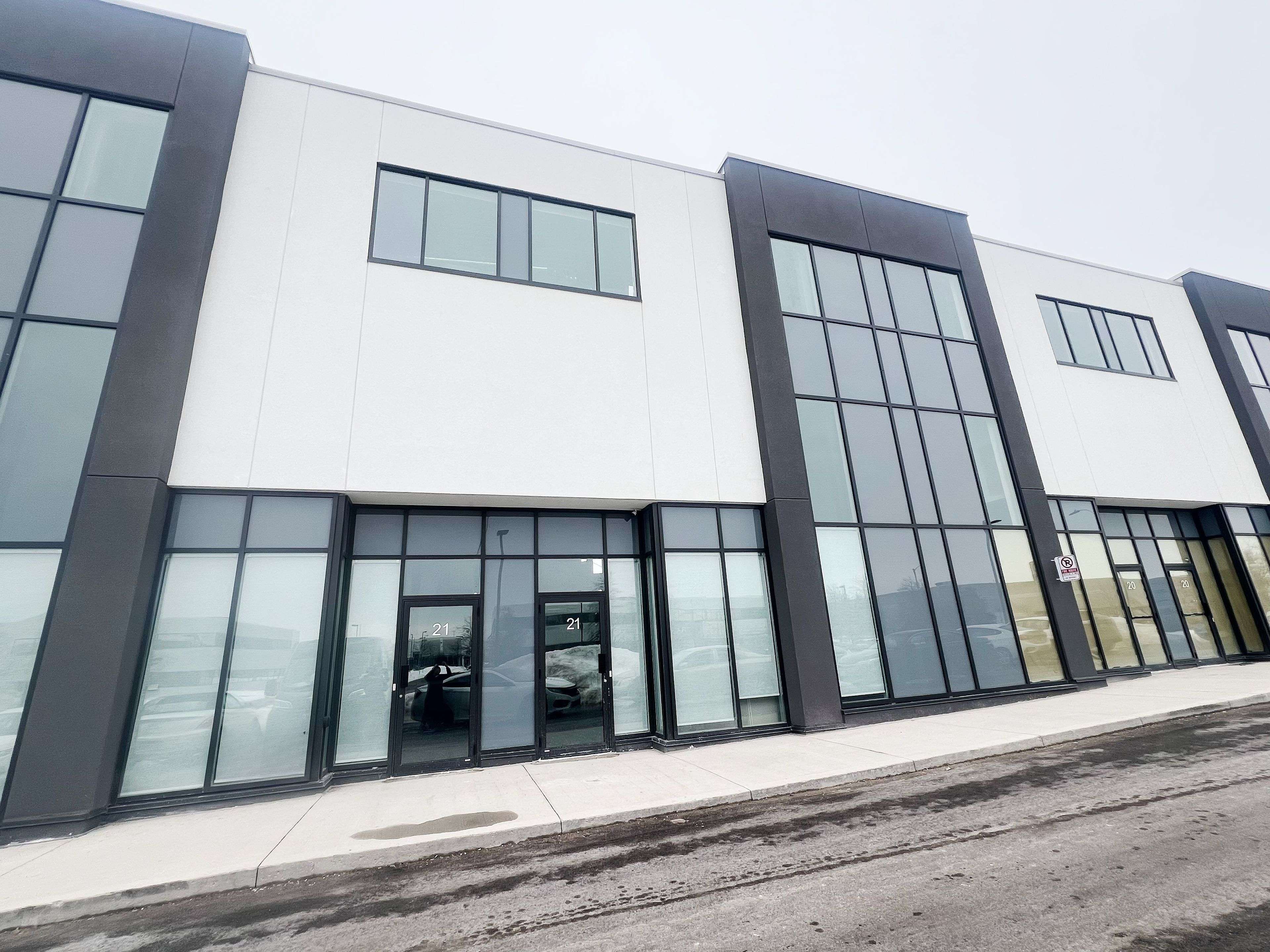 Mississauga, ON L4W 0G7,5270 Solar DR #21