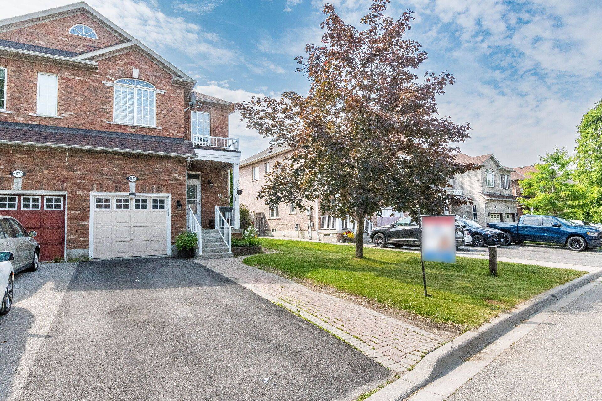 Mississauga, ON L5W 1R8,6672 Opera Glass CRES