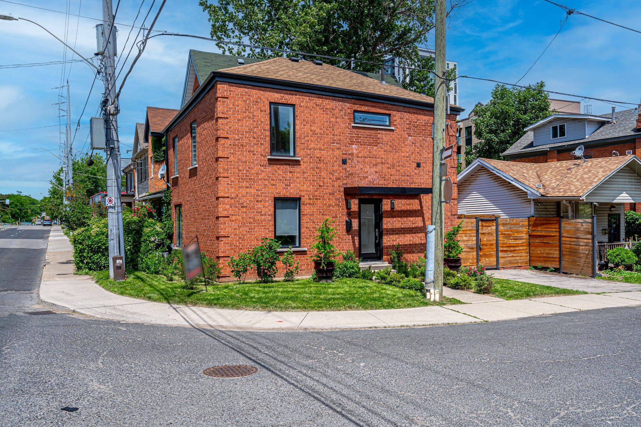 Hamilton, ON L8N 2P3,58 Spring ST