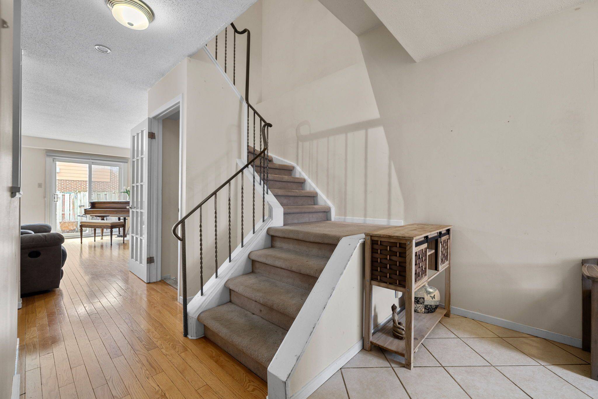 Blackburn Hamlet, ON K1B 4W3,2245 Orient Park DR