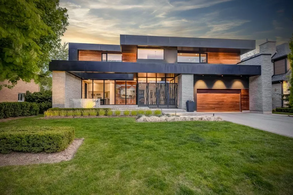 Oakville, ON L6K 2J7,144 Sparling CT