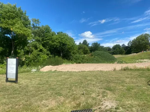 15 HAUSER PL, Hamilton, ON L9H 5A4