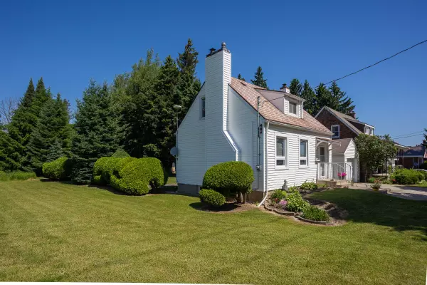 Georgian Bluffs, ON N4K 5R9,960 10th ST W