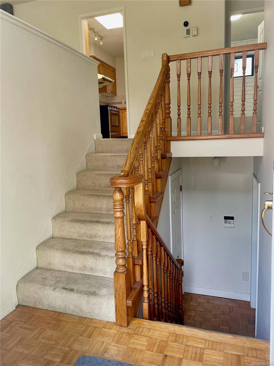 Victoria, BC V8T 2P8,1135 Summit Ave