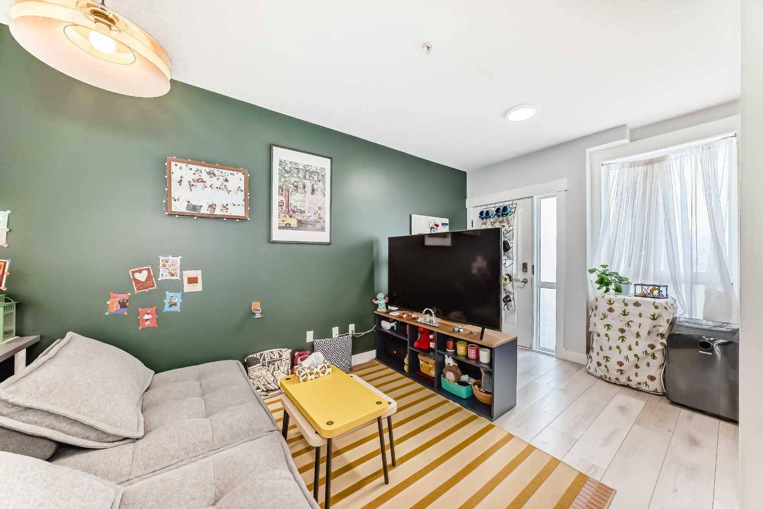 Calgary, AB T2T 0C8,1540 17 AVE SW #305