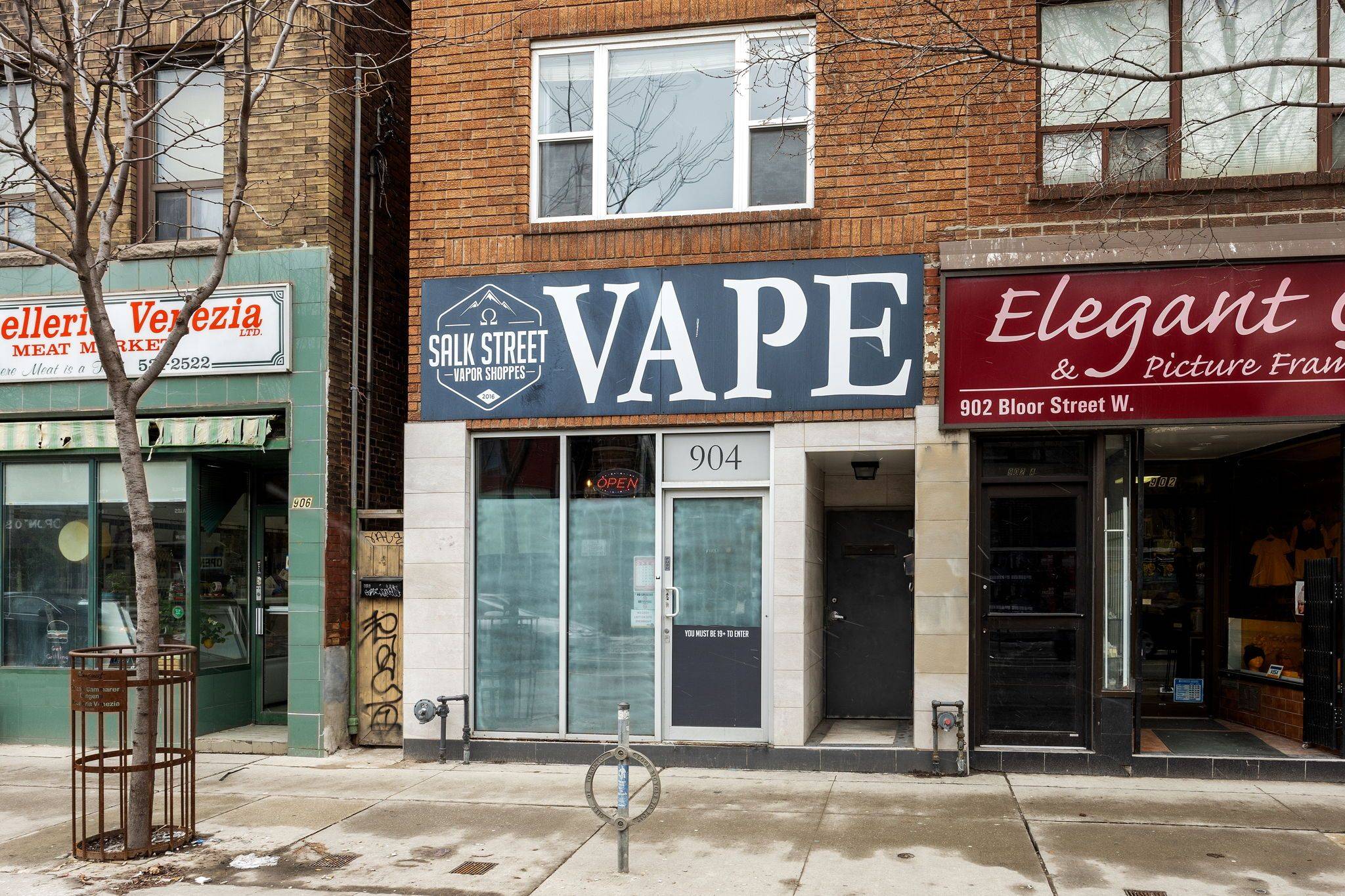 Toronto W02, ON M6H 1L1,904 Bloor ST W