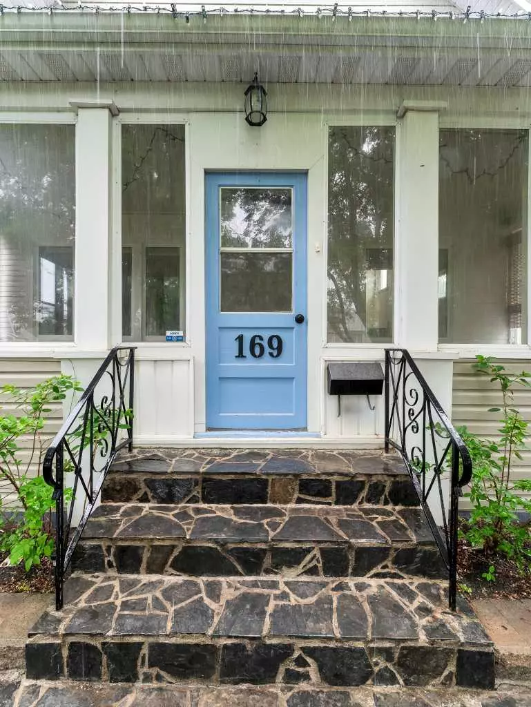 Medicine Hat, AB T1A 0M4,169 5 ST SE