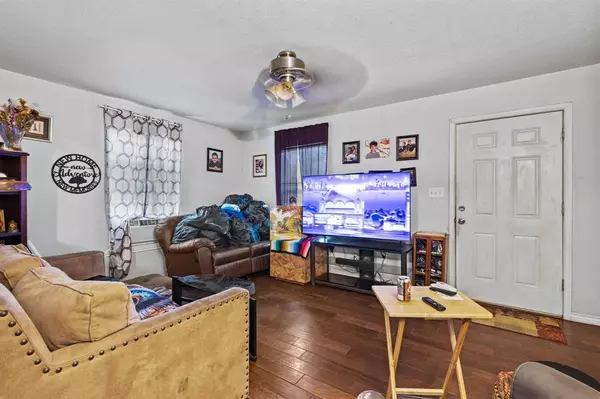 Denison, TX 75020,824 W Munson Street