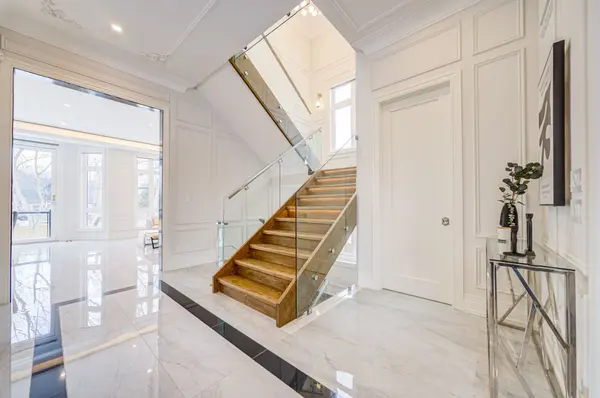 Toronto C07, ON M2R 2H4,3 DROMORE CRES