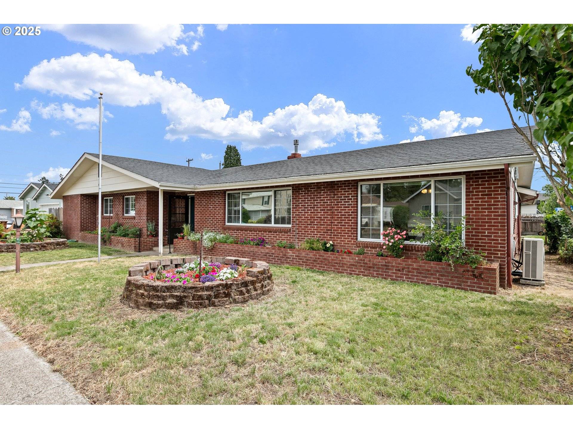 Junction City, OR 97448,970 KALMIA ST