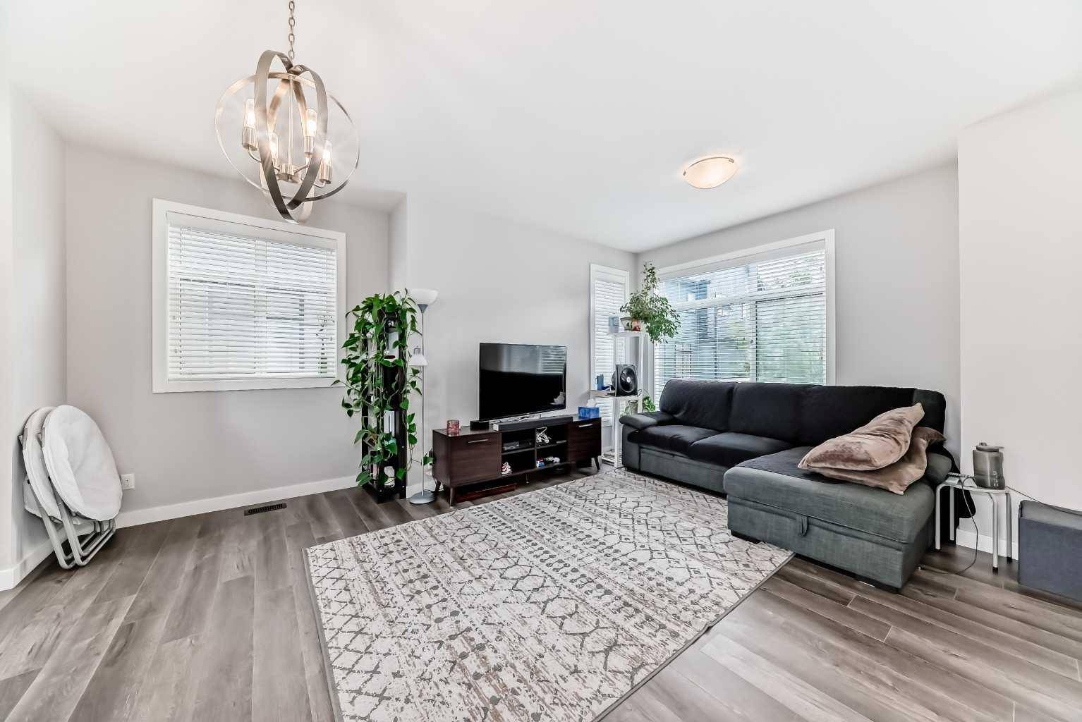 Calgary, AB T3P 1K2,154 Sage Meadows GDNS NW