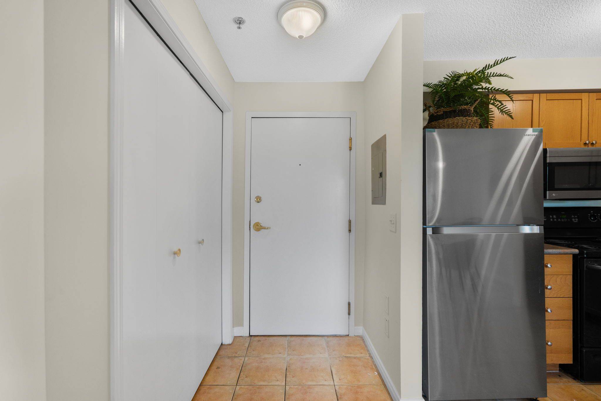 Toronto E04, ON M1L 4W4,684 Warden AVE #301