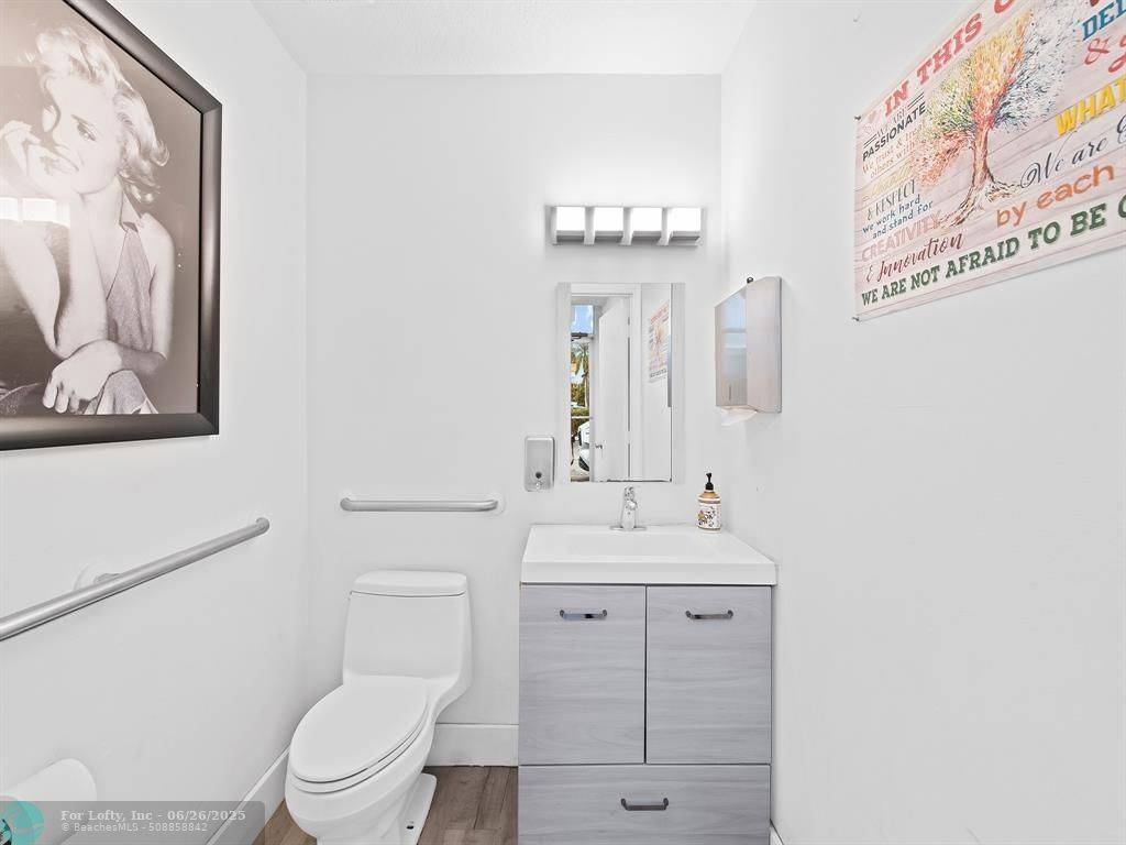 Wilton Manors, FL 33311,1100 W Oakland Park Blvd  #Bay 8