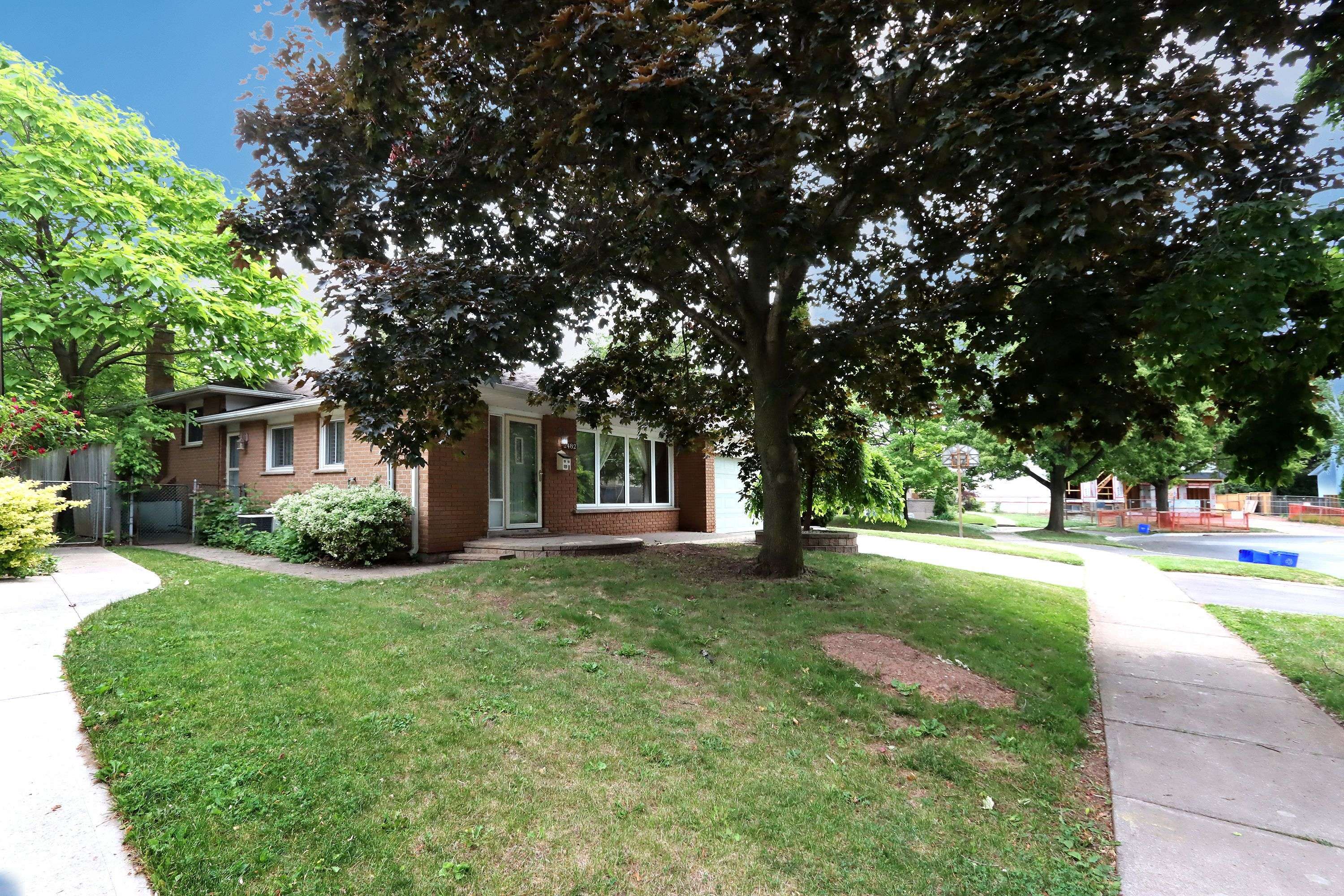 Oakville, ON L6L 2H2,2482 Bridge RD