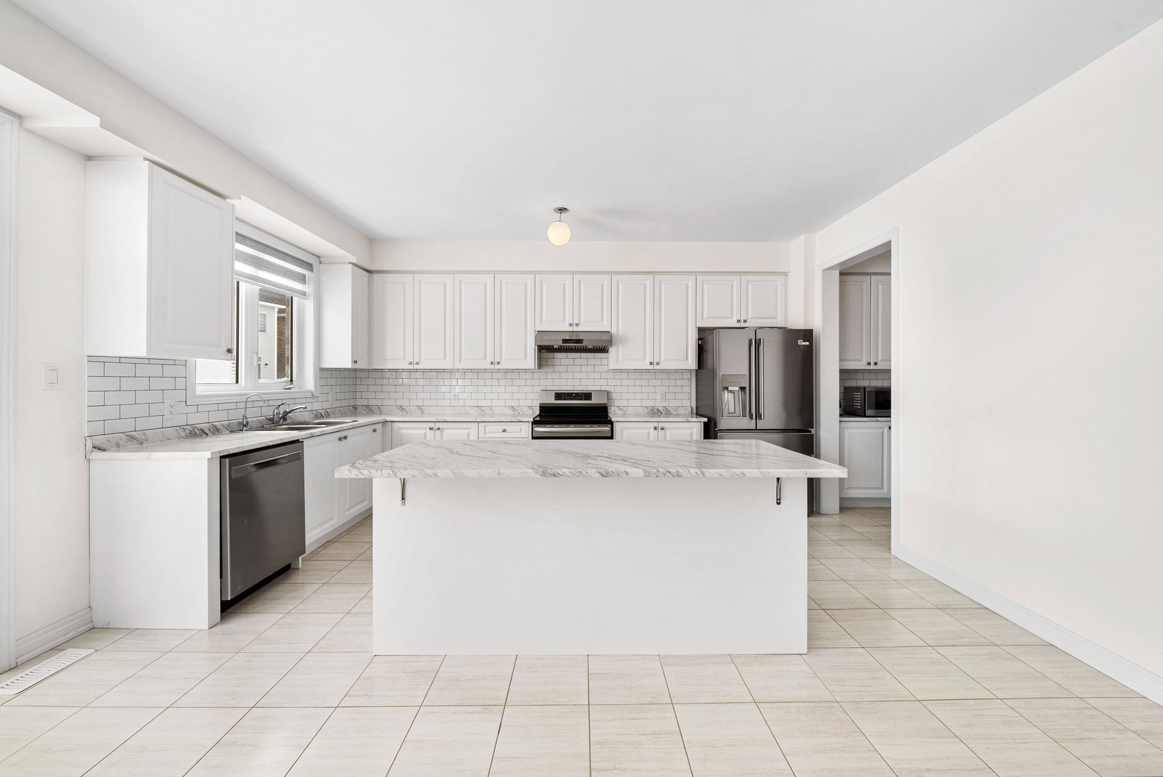 Shelburne, ON L9V 3Y3,196 Limestone LN