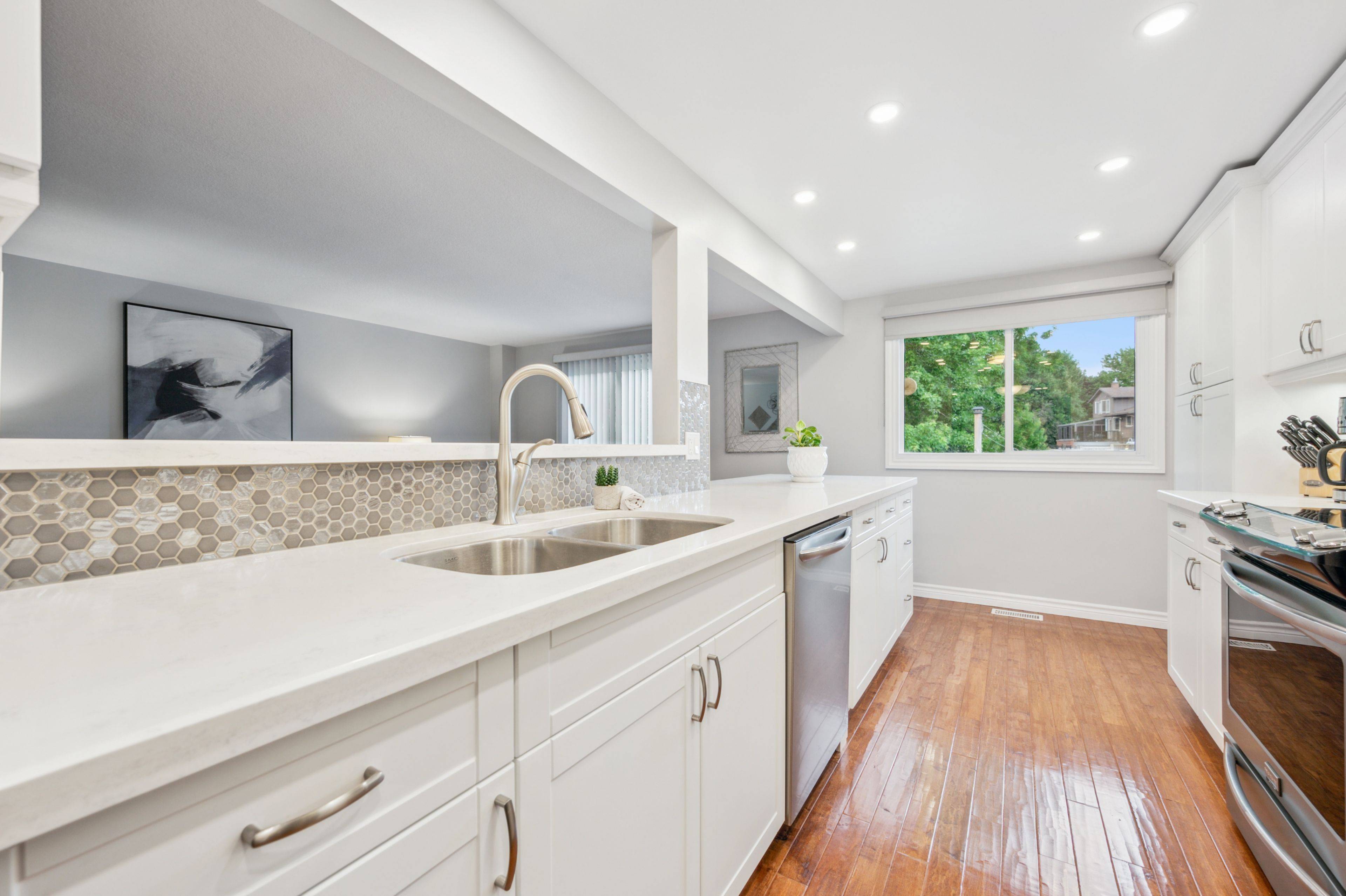 Guelph, ON N1K 1L3,375 Imperial RD S