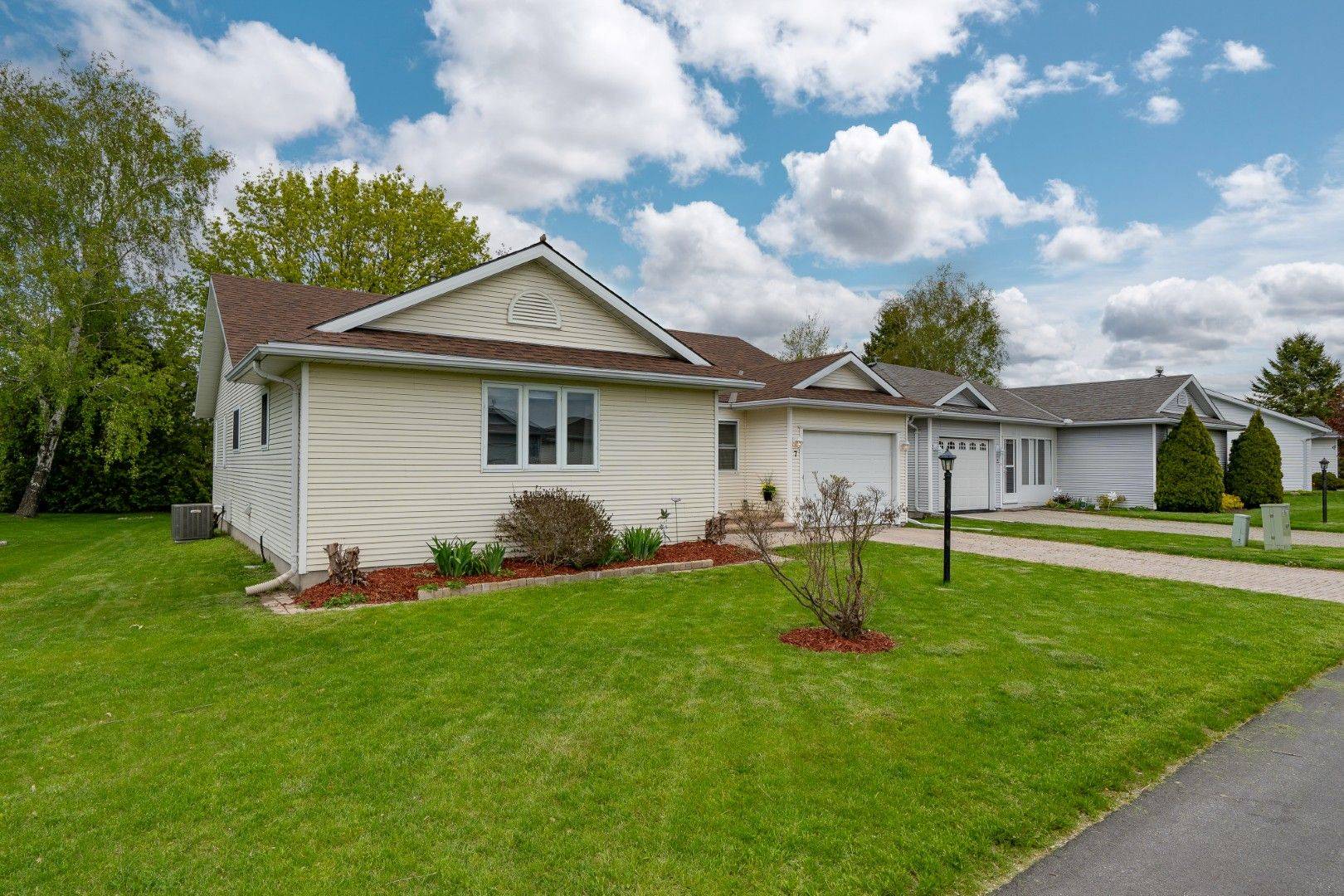 Prince Edward County, ON K0K 3L0,7 Cretney DR