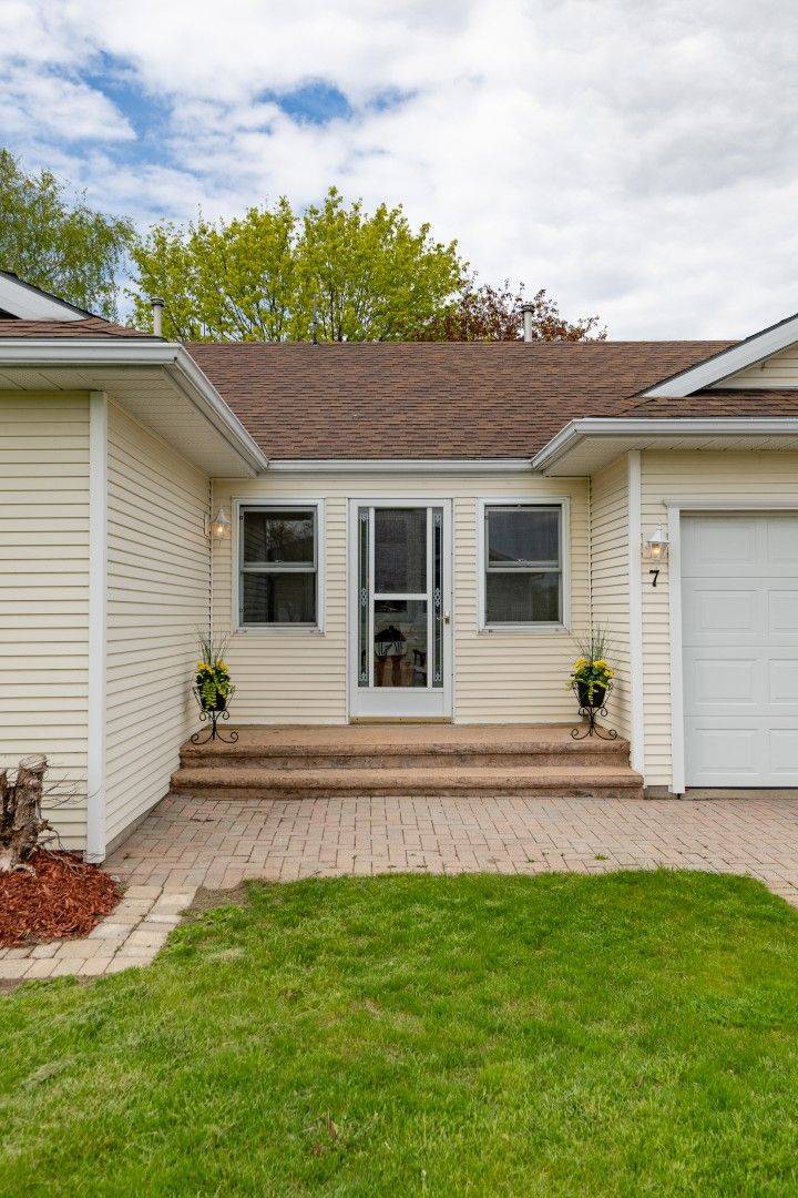 Prince Edward County, ON K0K 3L0,7 Cretney DR