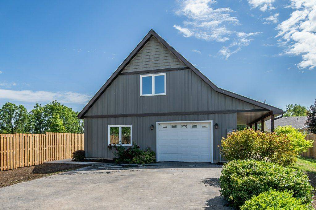 Deseronto, ON K0K 1X0,212 Green ST