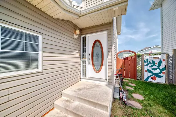 Calgary, AB T3K 4V7,262 Covewood PARK NE