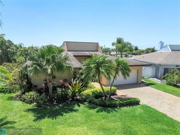 8212 NW 85th Ave,  Tamarac,  FL 33321