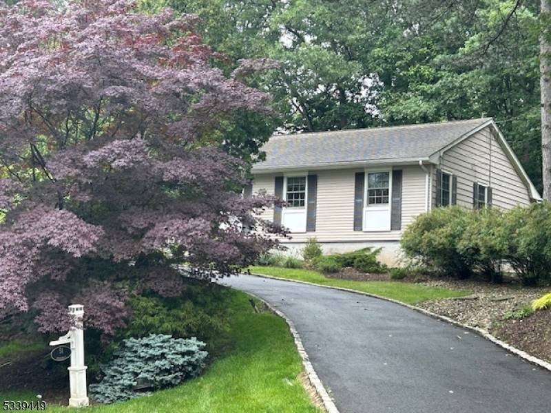 51 Stonewall Dr, Livingston Twp., NJ 07039