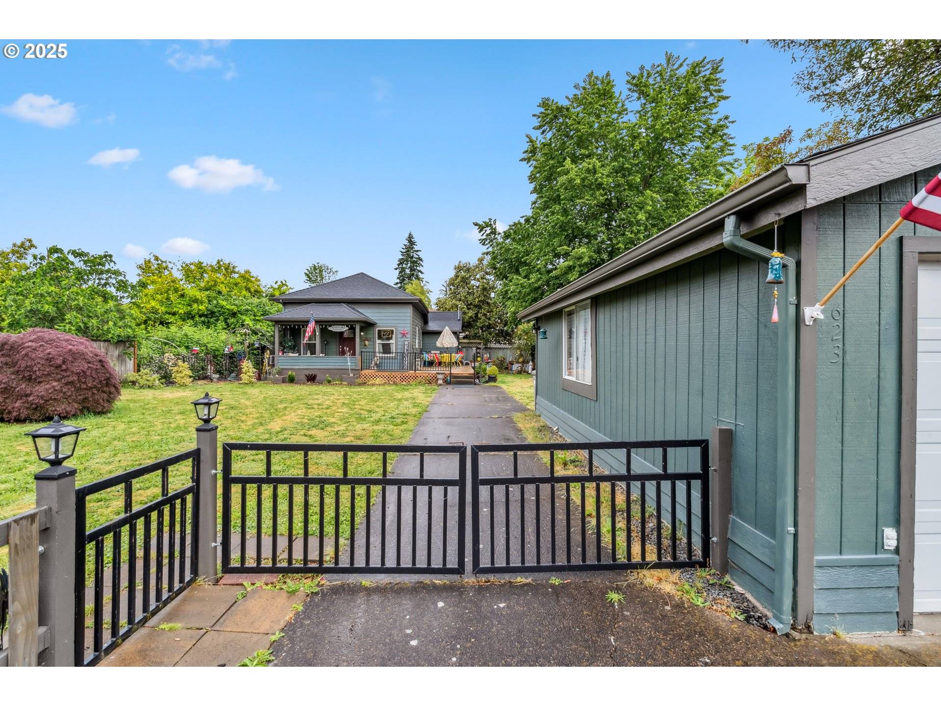 Albany, OR 97321,623 10TH AVE