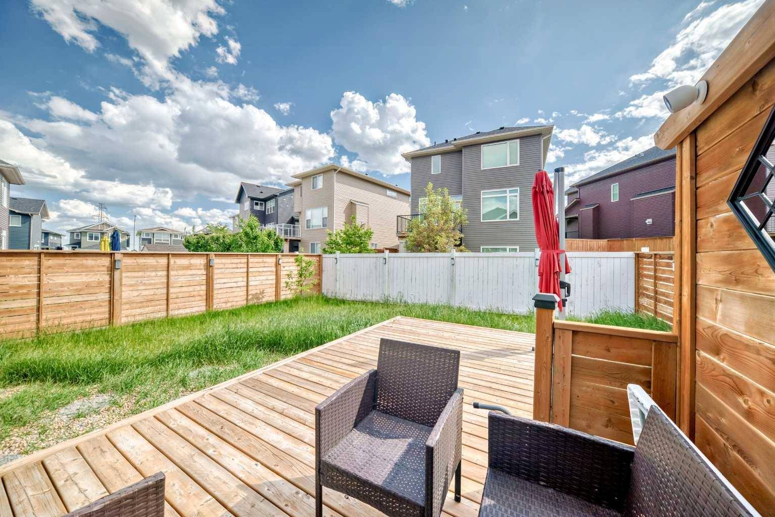 Calgary, AB T3P 0X9,39 Evansglen Link Northwest