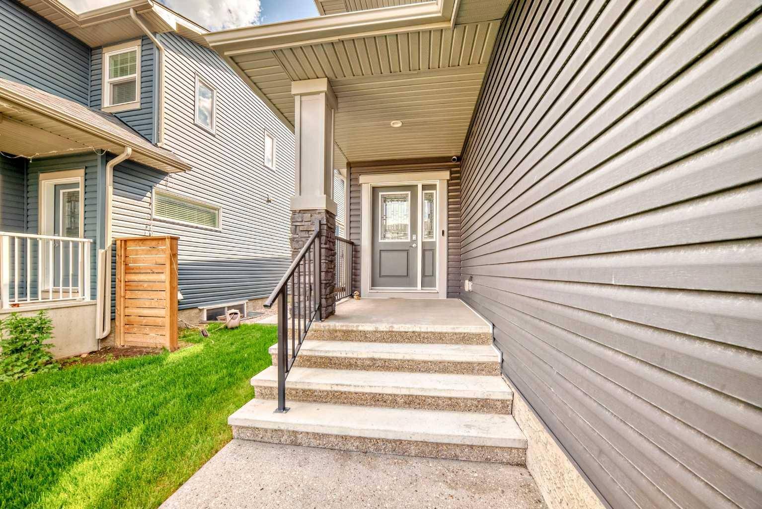 Calgary, AB T3P 0X9,39 Evansglen Link NW