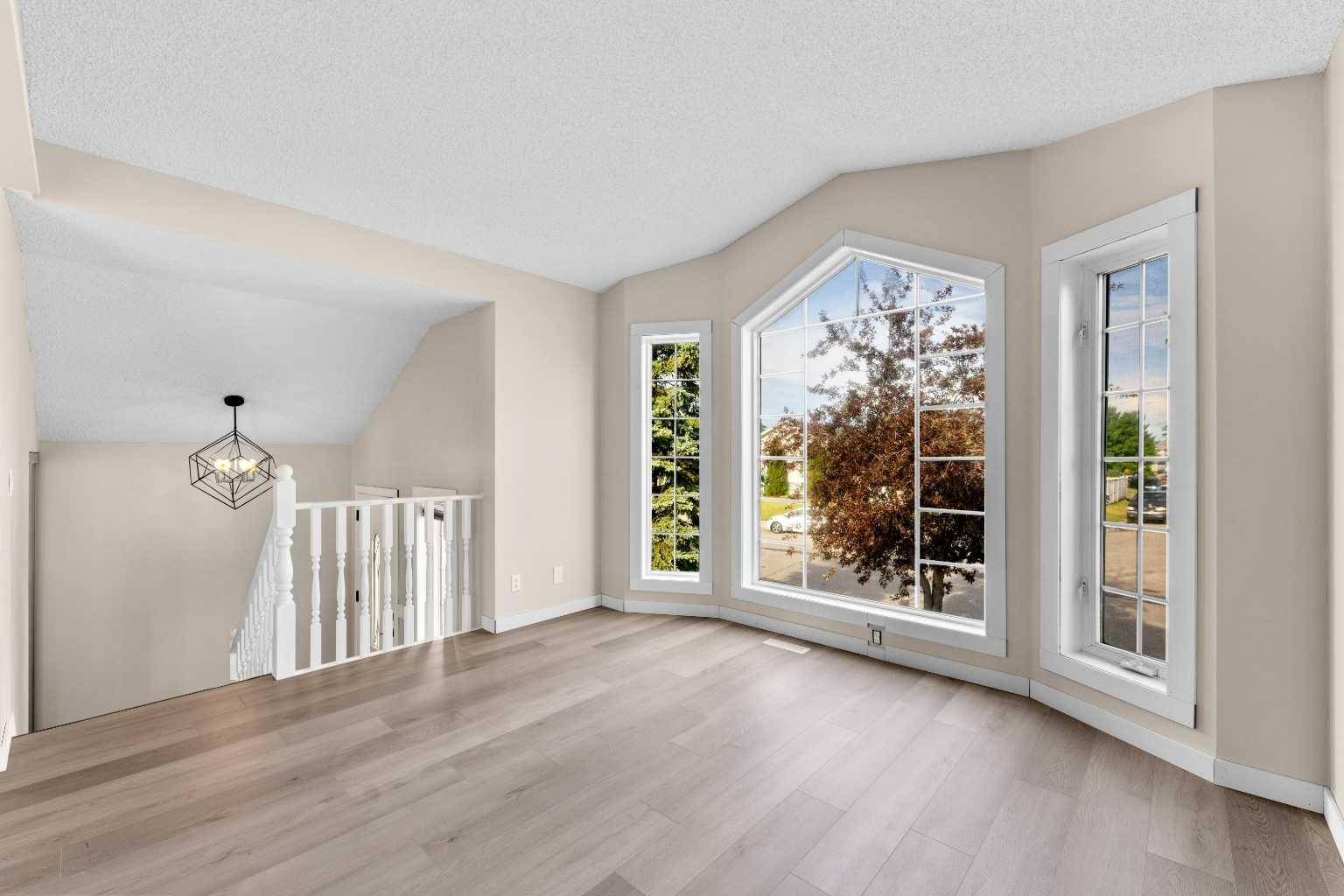 Calgary, AB T1Y 7B2,7136 Laguna WAY NE