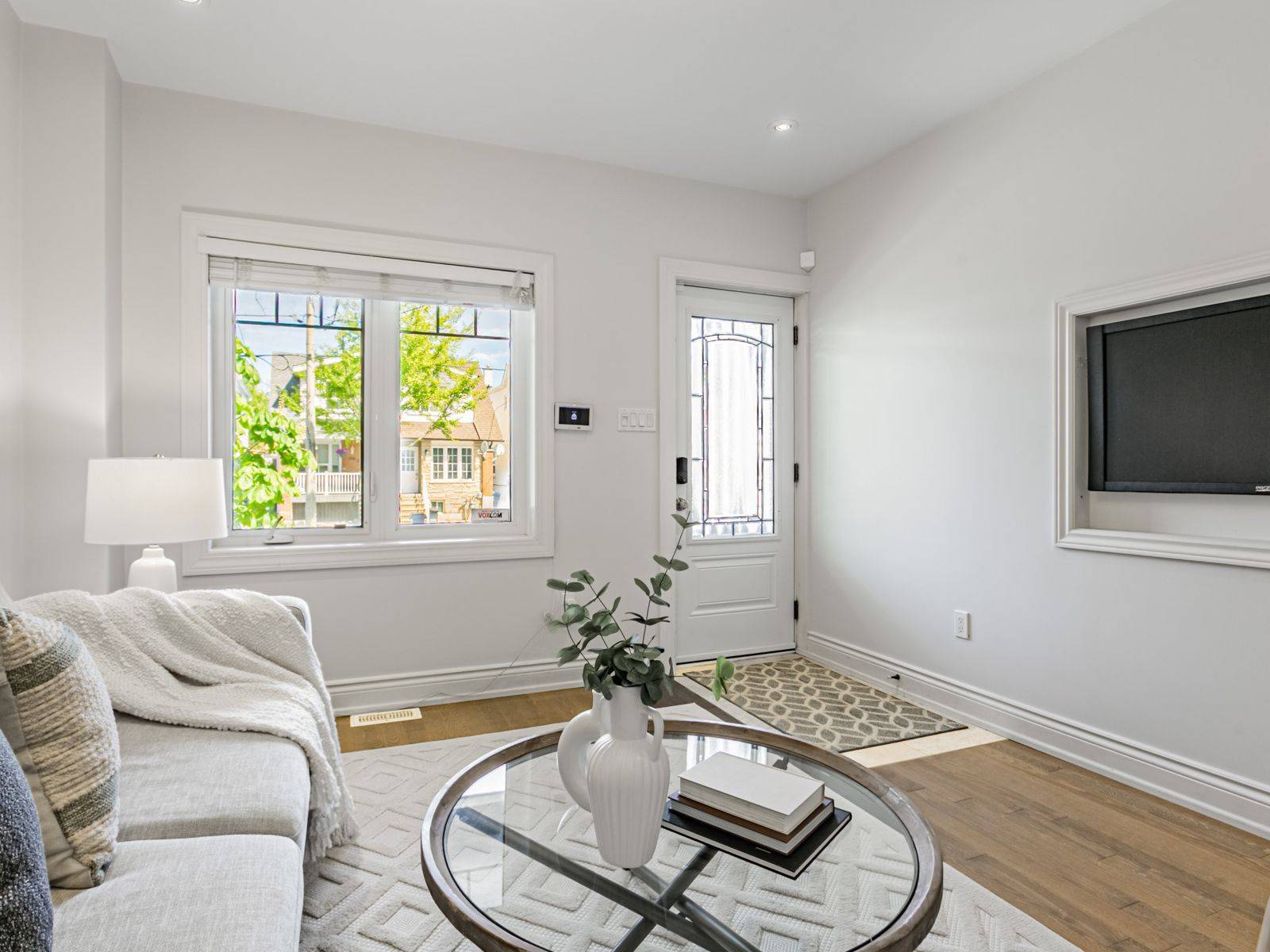 Toronto E03, ON M4J 1X7,117 Aldwych AVE