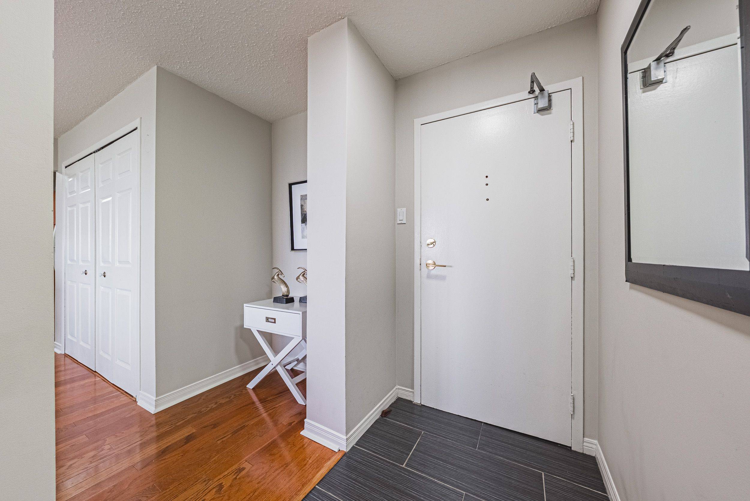 Burlington, ON L7P 3P4,2055 Upper Middle RD #1706