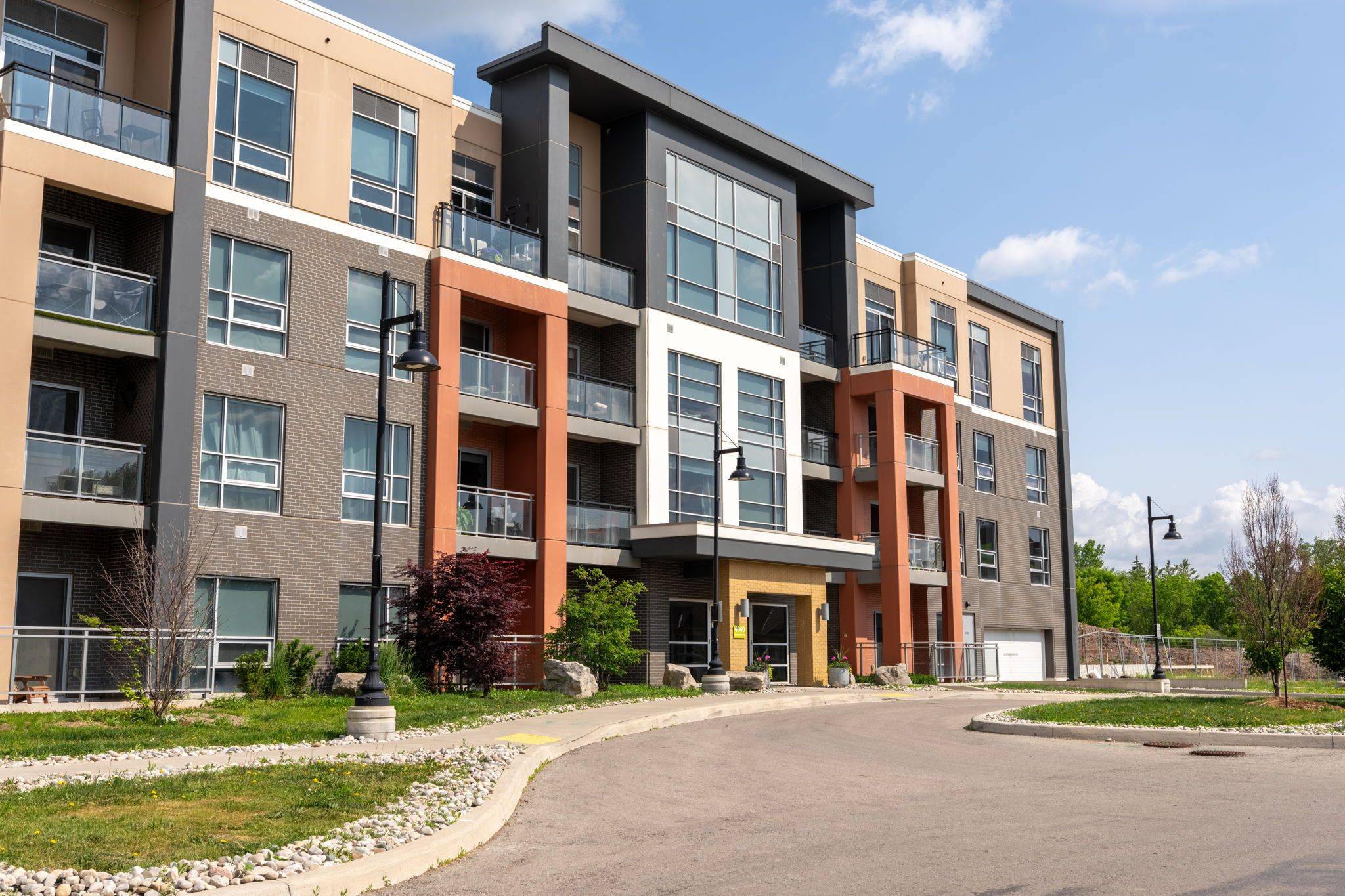 Burlington, ON L7M 0H2,4040 Upper Middle RD #103