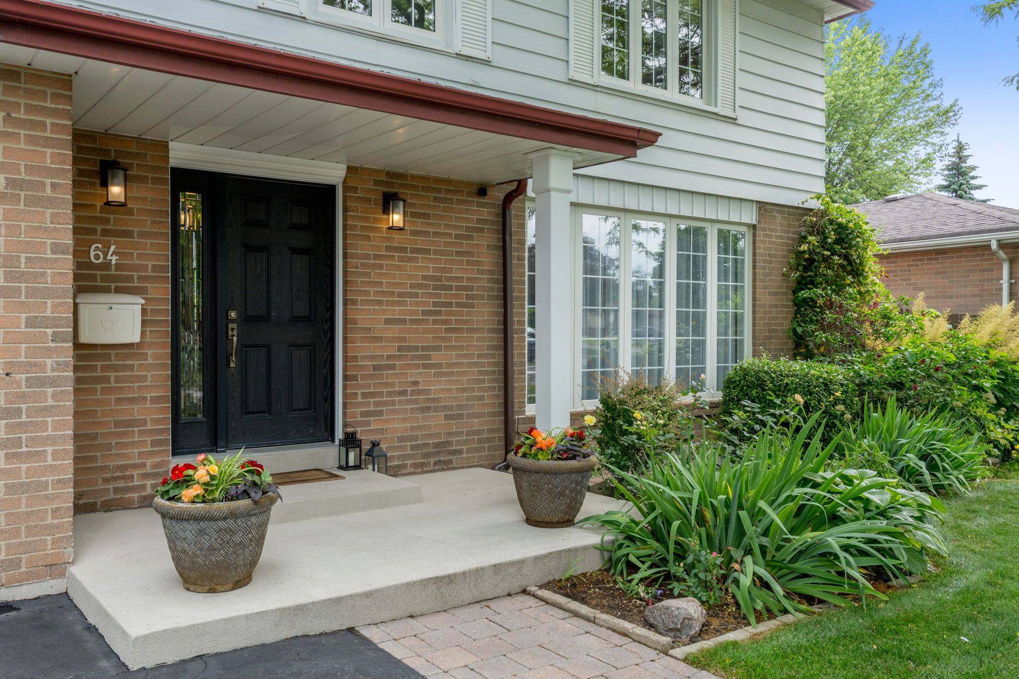 Brampton, ON L6T 2M5,64 Brookland DR