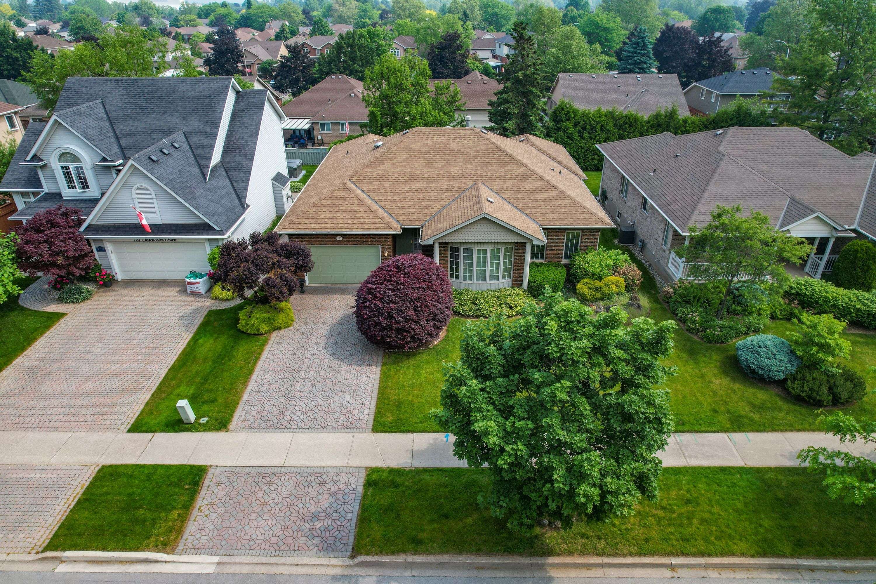 Grimsby, ON L3M 5H5,123 Dorchester DR