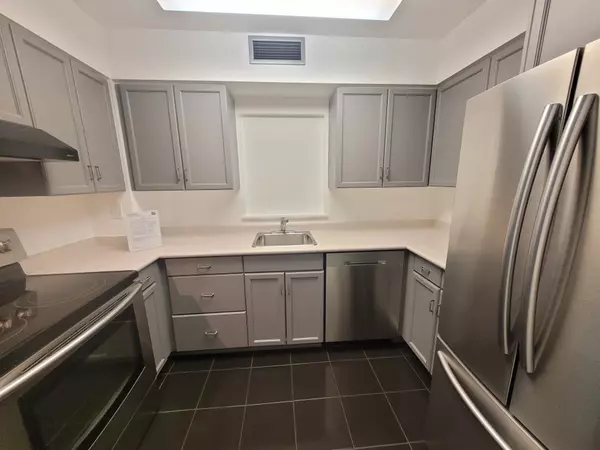 Toronto C11, ON M4H 1P3,11 Thorncliffe Pk DR #204