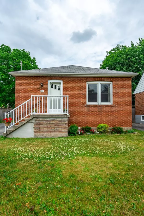 Hamilton, ON L9A 3Z6,209 EAST 13TH ST