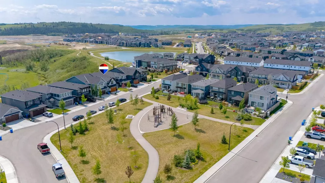 39 Creekstone WAY Southwest, Calgary, AB T2X 4R4
