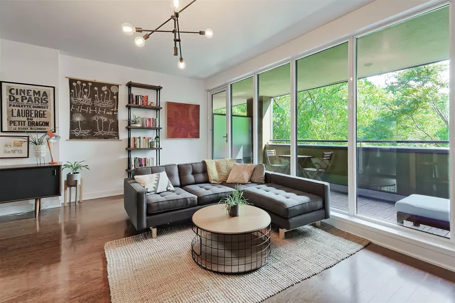 25 Ritchie AVE #303, Toronto W01, ON M6R 2J6