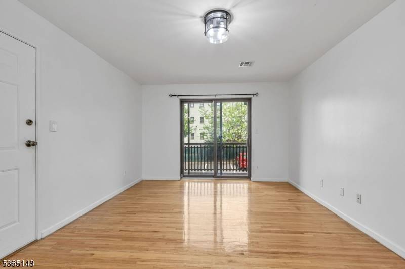 Elizabeth City, NJ 07208,120 Westfield Ave #12