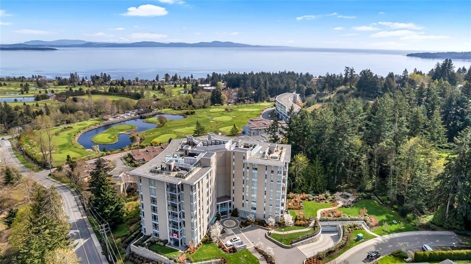 Saanich, BC V8Y 3K3,5388 Hill Rise Terr #503