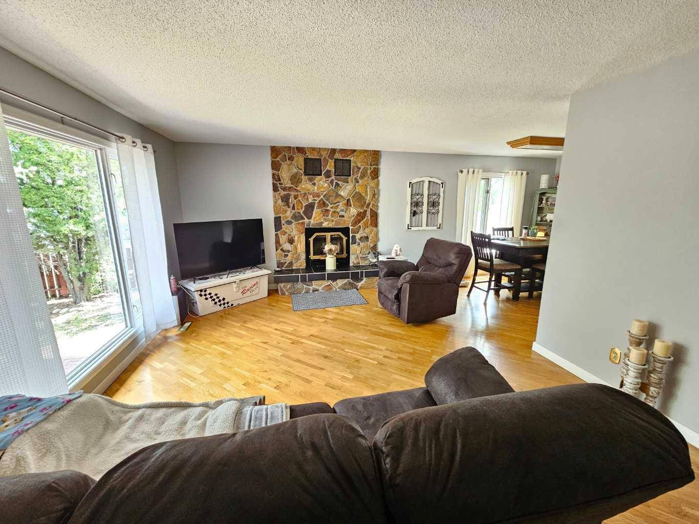 Grande Prairie, AB T8V 3T3,9933 82 AVE
