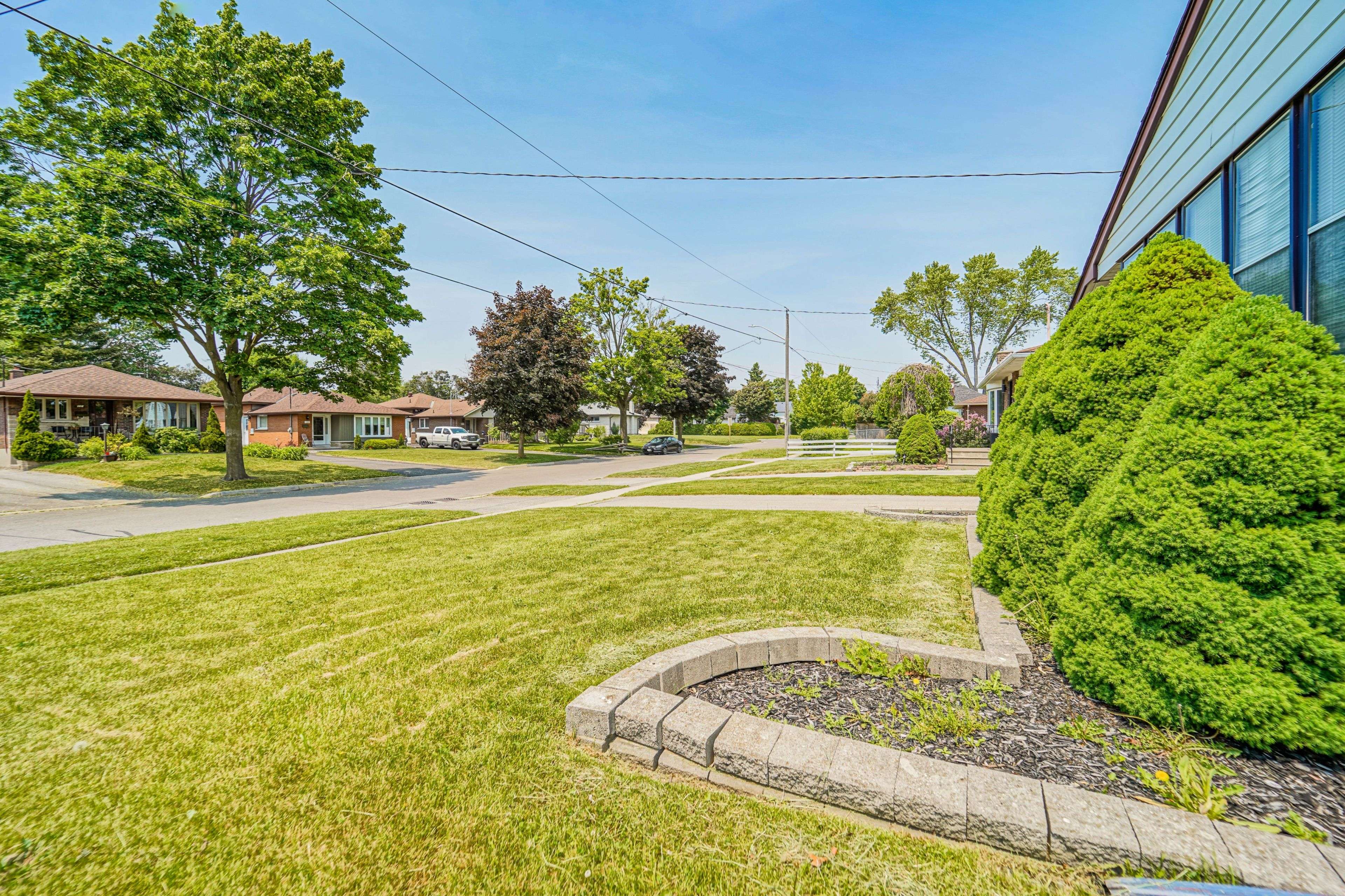 Oshawa, ON L1H 6J1,171 Guelph ST #Main
